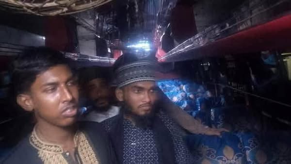 সুন্নিদের মার্চ ফর গাঁজার বাস থেকে নিষিদ্ধ ছাত্রলীগের ২৬ সদস্য আটক